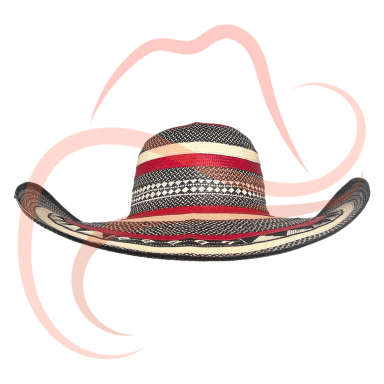Vista frontal del sombrero vueltiao de 23 vueltas con tonos rojo, blanco y negro. Detalle de banda decorativa tejida.