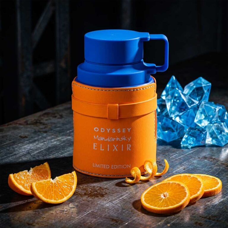Perfume Odyssey Mandarin Sky Elixir de Armaf rodeado de sus notas: mandarina, caramelo, haba tonka e incienso