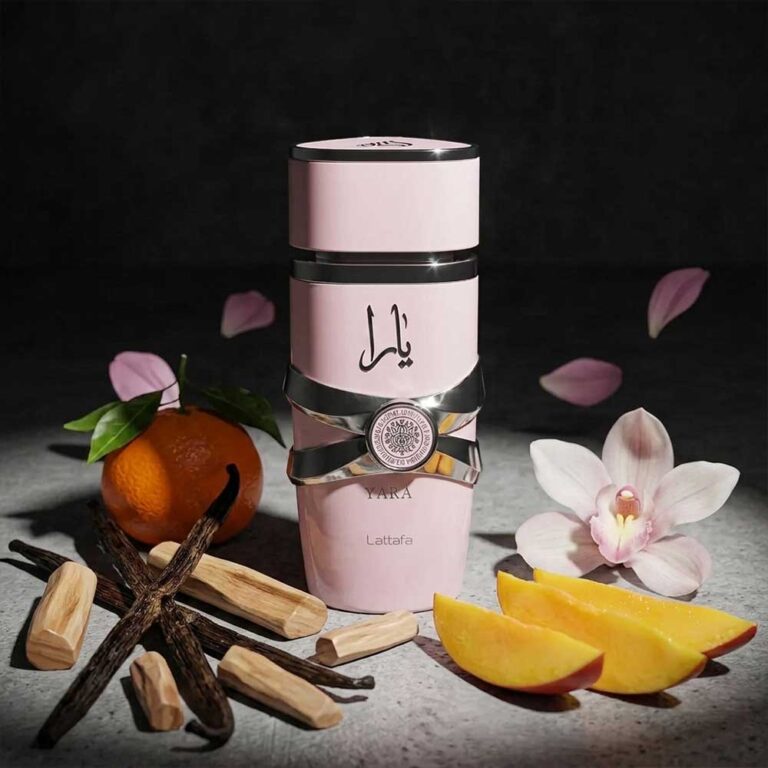 Perfume Yara de Lattafa rodeado de sus notas: frutas tropicales, vainilla, orquídea y pétalos, fragancia dulce
